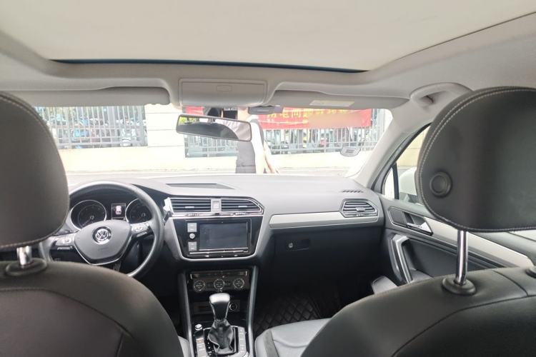 Used Volkswagen Tiguan L 2019 280TSI Automatic Two-Wheel Drive Panoramic Comfort Edition China V Standard Headliner