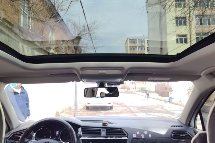 Used Volkswagen Tiguan L 2019 330TSI Automatic Two-Wheel Drive Panoramic Comfort Edition China VI Standard Headliner