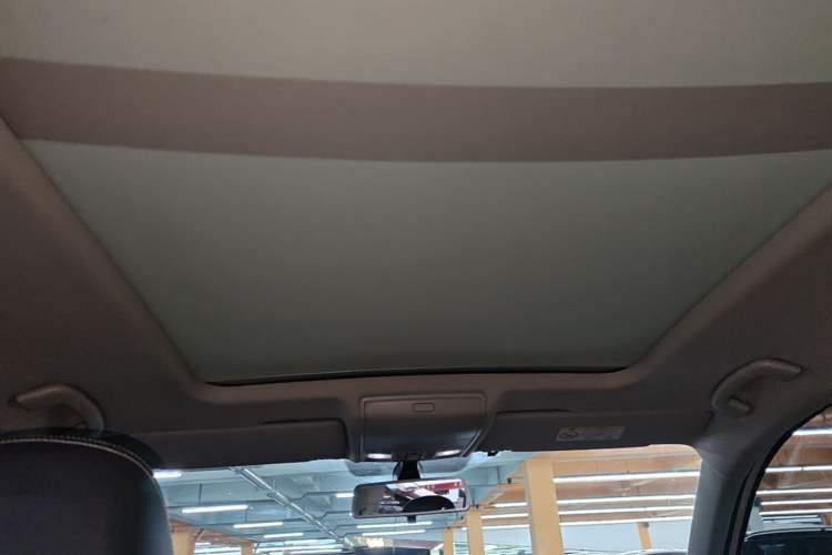 Used Volkswagen Tiguan L 2019 330TSI Automatic Two-Wheel Drive Panoramic Comfort Edition China V Standard Headliner