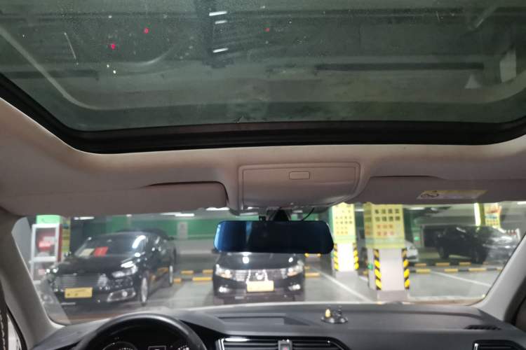 Used Volkswagen Tiguan L 2019 330TSI Automatic Two-Wheel Drive Smart Luxury Version China VI Standard Headliner