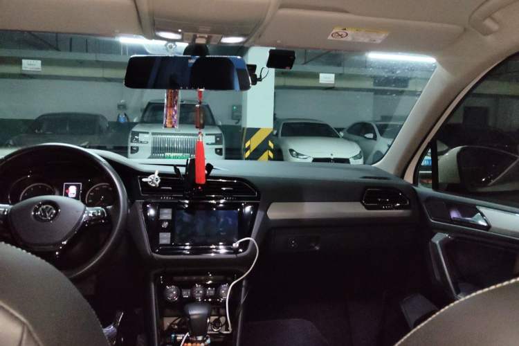 Used Volkswagen Tiguan L 2019 330TSI Automatic Two-Wheel Drive Panoramic Comfort Edition China V Standard Headliner