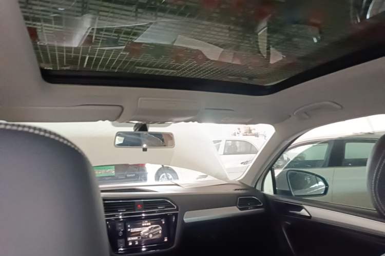 Used Volkswagen Tiguan L 2019 330TSI Automatic Two-Wheel Drive Panoramic Comfort Edition China VI Standard Headliner