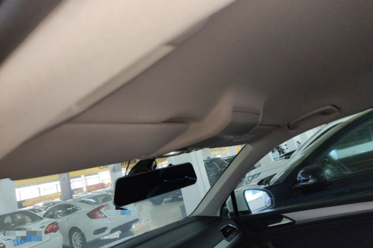 Used Volkswagen Tiguan L 2019 330TSI Automatic Two-Wheel Drive Luxury Edition China VI Standard Headliner
