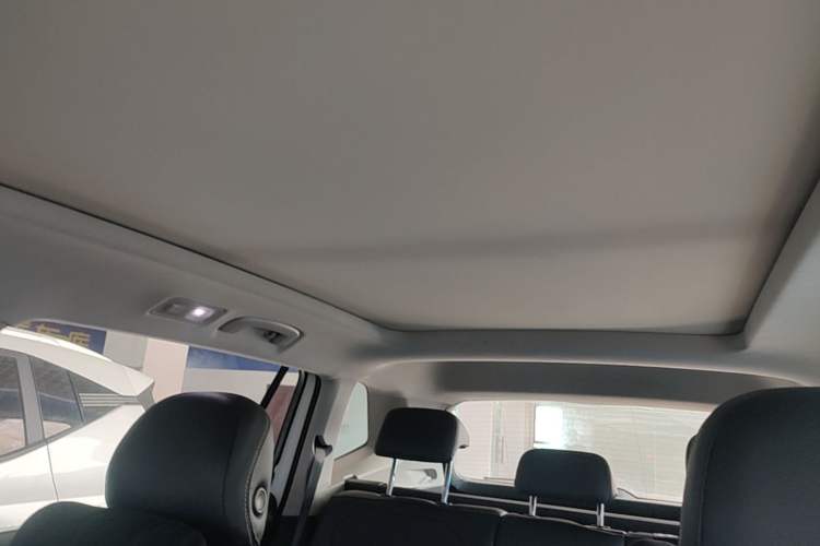 Used Volkswagen Tiguan L 2019 Revised 330TSI Automatic Two-Wheel Drive Smart & Luxury Edition China VI Standard Headliner