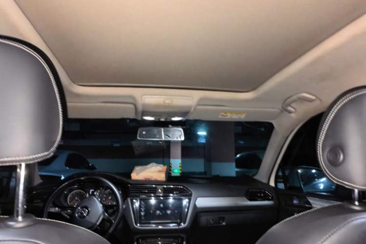 Used Volkswagen Tiguan L 2019 330TSI Automatic Two-Wheel Drive Panoramic Comfort Edition China VI Standard Headliner