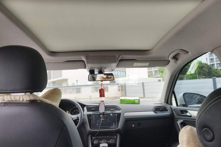 Used Volkswagen Tiguan L 2019 Updated Version 330TSI Automatic Two-Wheel Drive Panoramic Comfort Edition China VI Standard Headliner