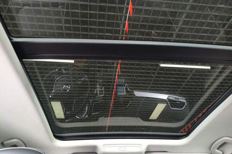 Used Volkswagen Tiguan L 2019 330TSI Automatic Two-Wheel Drive Smart Luxury Version China VI Standard Headliner