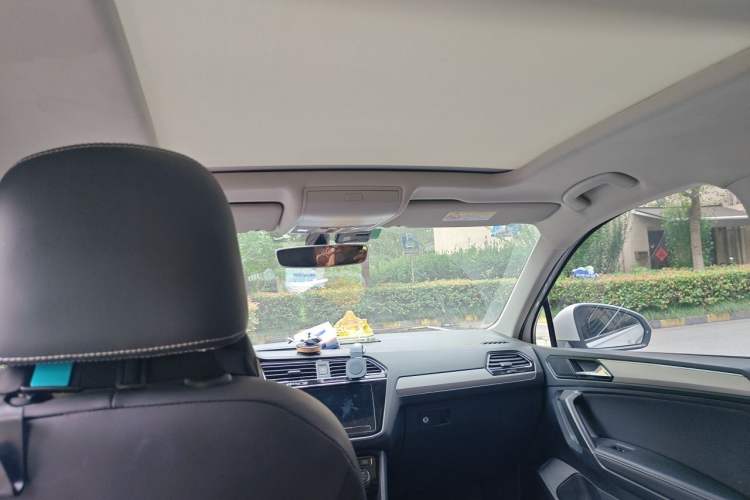 Used Volkswagen Tiguan L 2019 330TSI Automatic Two-Wheel Drive Smart Luxury Version China VI Standard Headliner