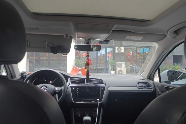 Used Volkswagen Tiguan L 2019 330TSI Automatic Two-Wheel Drive Smart Luxury Version China VI Standard Headliner