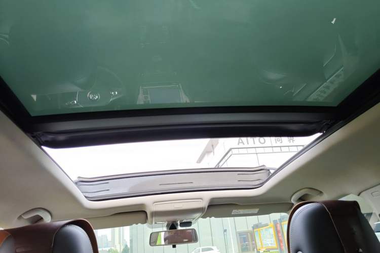 Used Volkswagen Tiguan L 2019 330TSI Automatic Two-Wheel Drive Panoramic Comfort Edition China VI Standard Headliner