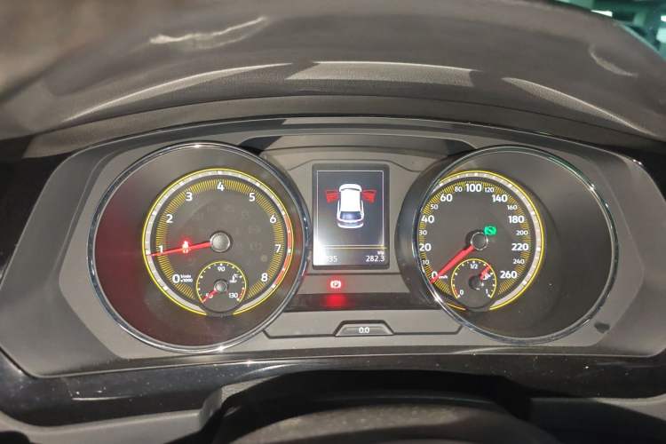 Used Volkswagen Tiguan L 2019 Updated Version 330TSI Automatic Two-Wheel Drive Panoramic Comfort Edition China VI Standard Instrument Cluster