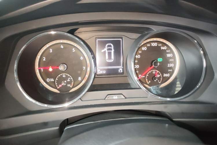 Used Volkswagen Tiguan L 2019 330TSI Automatic Two-Wheel Drive Luxury Edition China VI Standard Instrument Cluster
