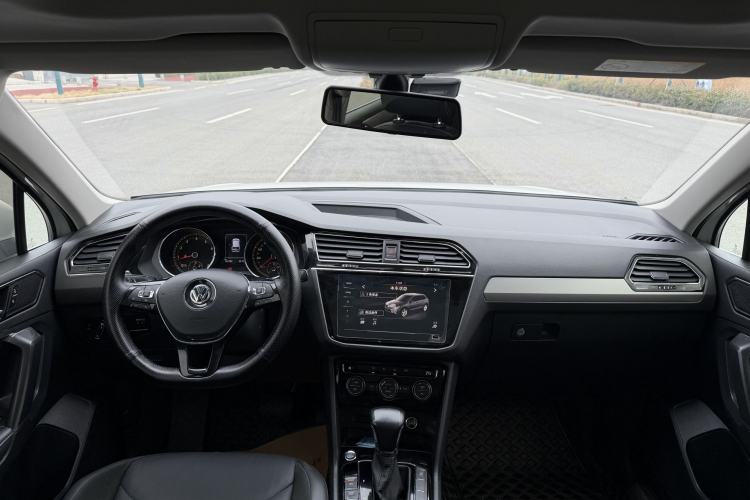 Used Volkswagen Tiguan L 2019 Updated Version 330TSI Automatic Two-Wheel Drive Panoramic Comfort Edition China VI Standard Interior 1