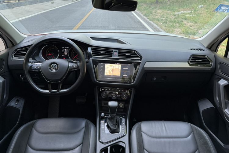 Used Volkswagen Tiguan L 2019 Revised 330TSI Automatic Two-Wheel Drive Smart & Luxury Edition China VI Standard Interior 1