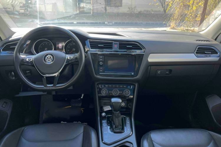 Used Volkswagen Tiguan L 2019 330TSI Automatic Two-Wheel Drive Smart Luxury Version China VI Standard Interior 1