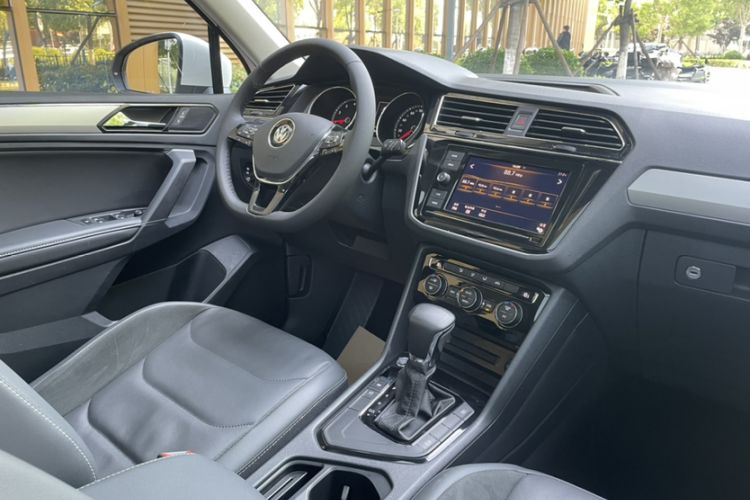 Used Volkswagen Tiguan L 2019 330TSI Automatic Two-Wheel Drive Panoramic Comfort Edition China VI Standard Interior 1