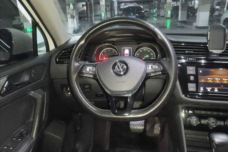 Used Volkswagen Tiguan L 2019 330TSI Automatic Two-Wheel Drive Panoramic Comfort Edition China V Standard Interior 1