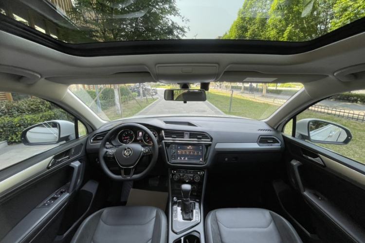 Used Volkswagen Tiguan L 2019 330TSI Automatic Two-Wheel Drive Panoramic Comfort Edition China VI Standard Interior 10