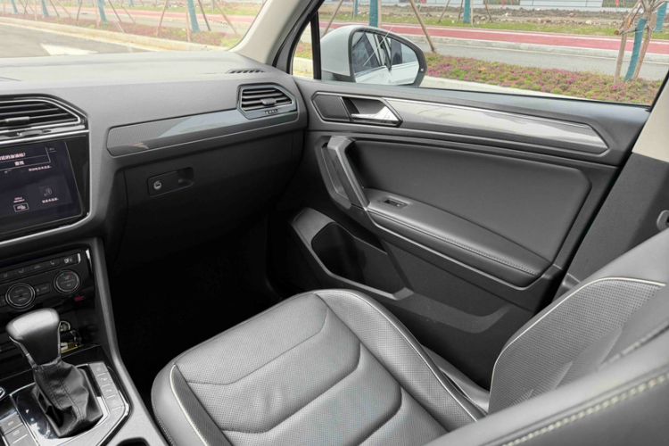 Used Volkswagen Tiguan L 2019 330TSI Automatic Two-Wheel Drive R-Line Flagship Edition China V Standard Interior 12