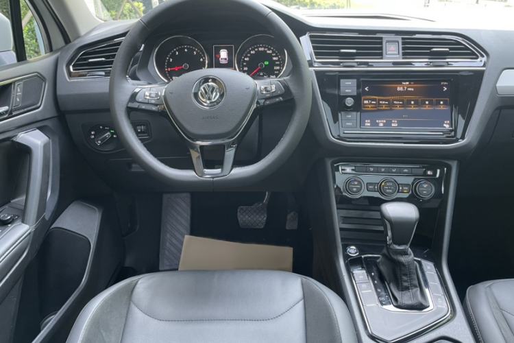 Used Volkswagen Tiguan L 2019 330TSI Automatic Two-Wheel Drive Panoramic Comfort Edition China VI Standard Interior 12