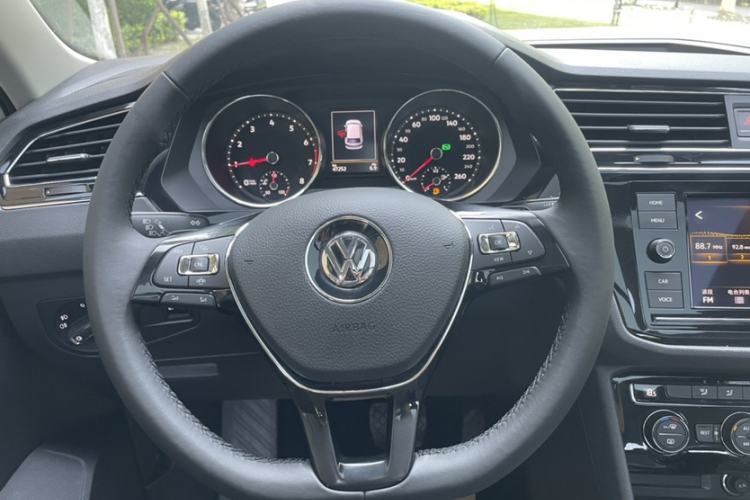 Used Volkswagen Tiguan L 2019 330TSI Automatic Two-Wheel Drive Panoramic Comfort Edition China VI Standard Interior 13