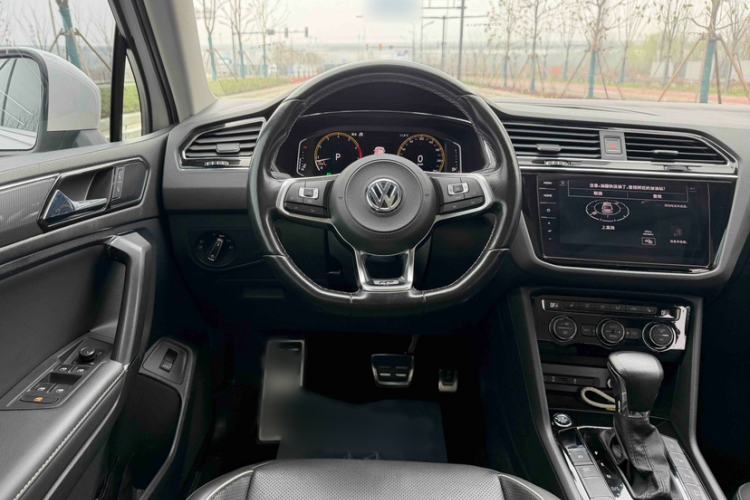 Used Volkswagen Tiguan L 2019 330TSI Automatic Two-Wheel Drive R-Line Flagship Edition China V Standard Interior 2