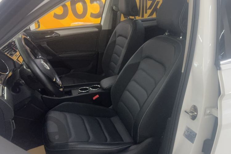 Used Volkswagen Tiguan L 2019 Revised 330TSI Automatic Two-Wheel Drive Smart & Luxury Edition China VI Standard Interior 2