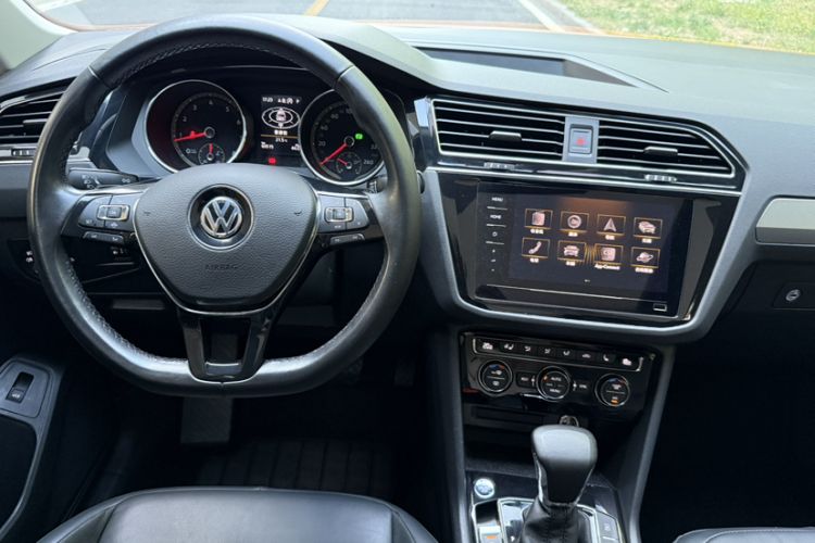 Used Volkswagen Tiguan L 2019 Revised 330TSI Automatic Two-Wheel Drive Smart & Luxury Edition China VI Standard Interior 2