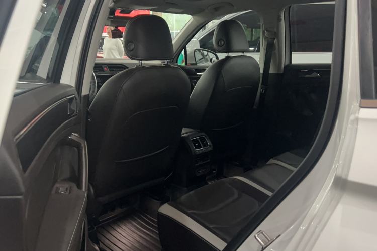 Used Volkswagen Tiguan L 2019 280TSI Automatic Two-Wheel Drive Panoramic Comfort Edition China V Standard Interior 2