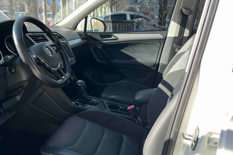 Used Volkswagen Tiguan L 2019 330TSI Automatic Two-Wheel Drive Smart Luxury Version China VI Standard Interior 2