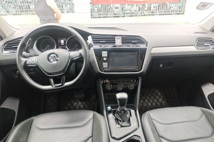 Used Volkswagen Tiguan L 2019 280TSI Automatic Two-Wheel Drive Panoramic Comfort Edition China V Standard Interior 2