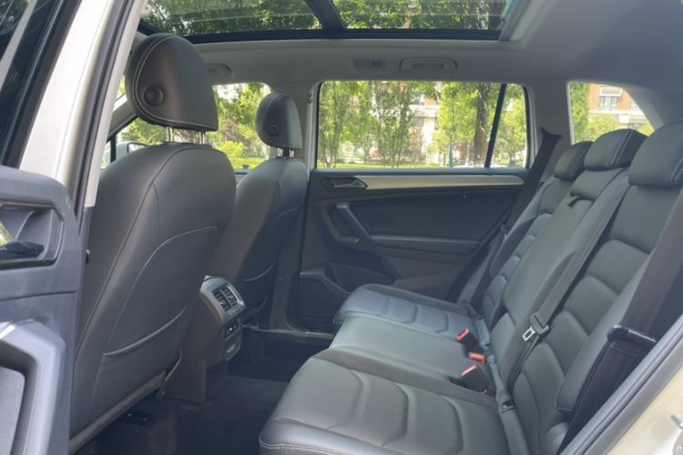 Used Volkswagen Tiguan L 2019 330TSI Automatic Two-Wheel Drive Panoramic Comfort Edition China VI Standard Interior 2