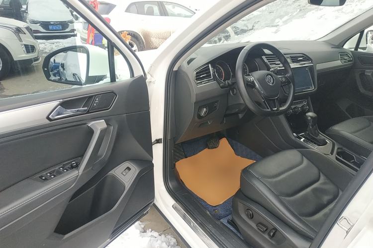 Used Volkswagen Tiguan L 2019 Revised 330TSI Automatic Two-Wheel Drive Smart & Luxury Edition China VI Standard Interior 3