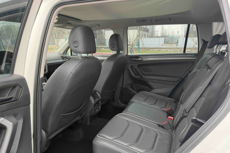 Used Volkswagen Tiguan L 2019 330TSI Automatic Two-Wheel Drive R-Line Flagship Edition China V Standard Interior 3