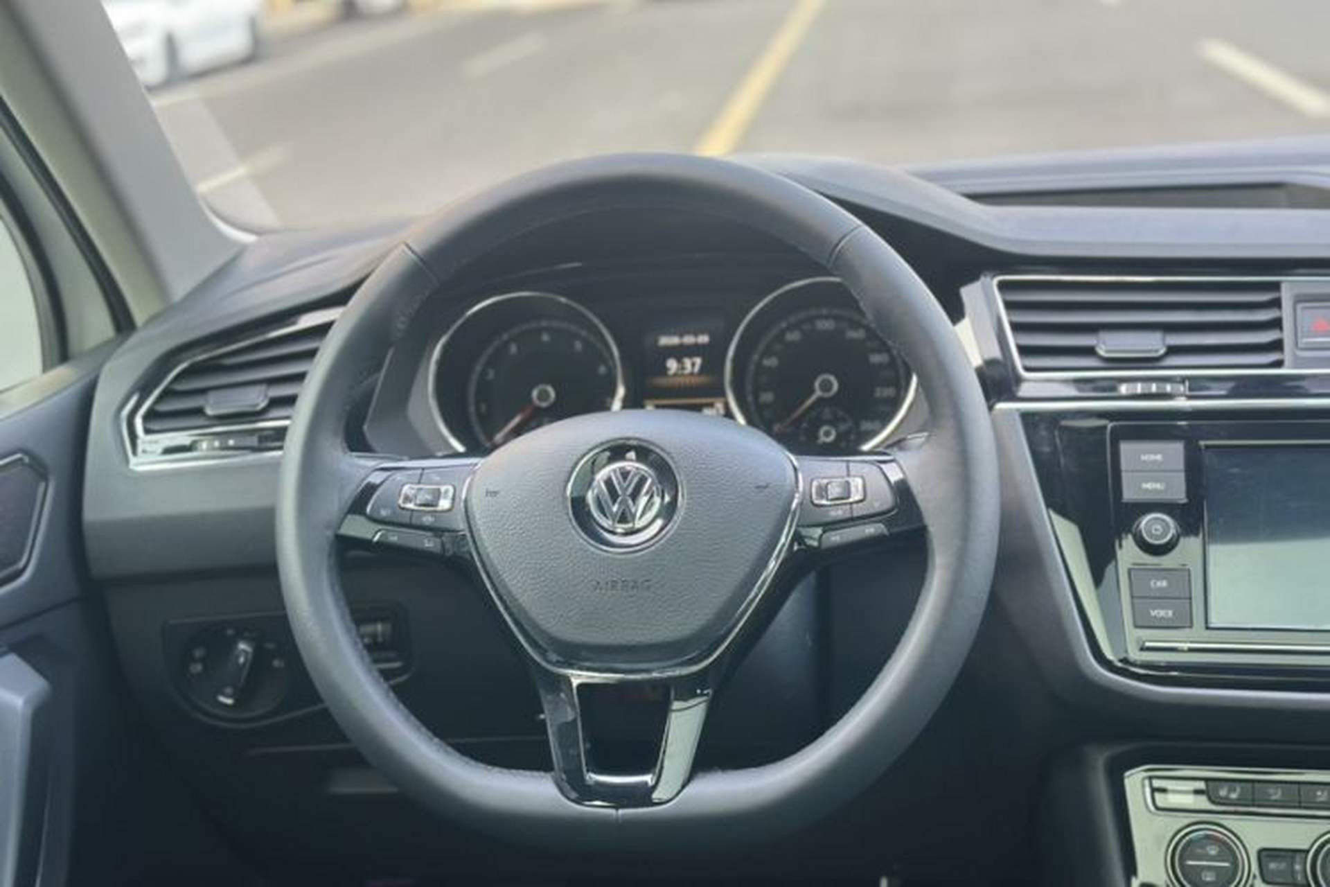 Used Volkswagen Tiguan L 2019 330TSI Automatic Two-Wheel Drive Smart Luxury Version China VI Standard Interior 3