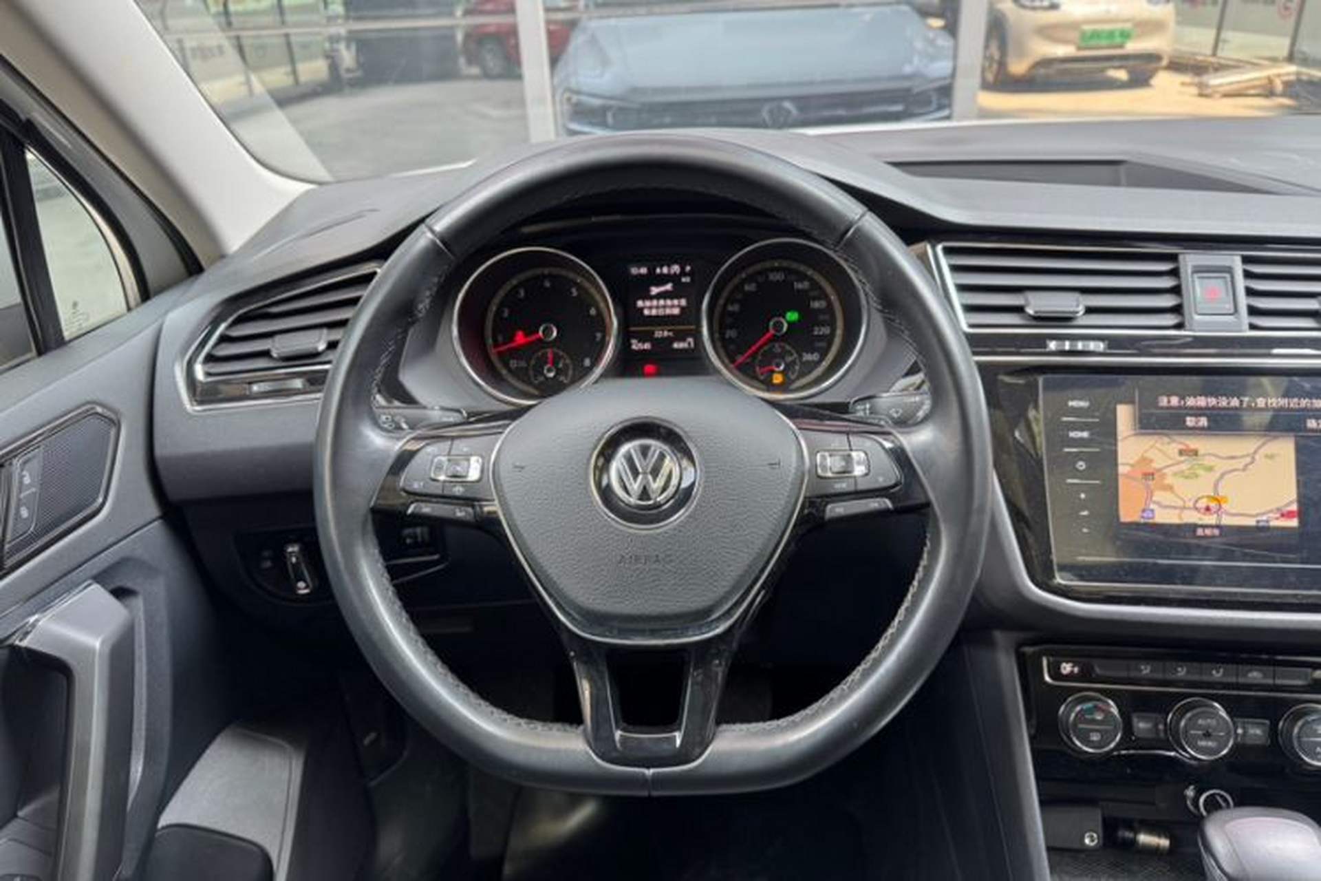 Used Volkswagen Tiguan L 2019 Updated Version 330TSI Automatic Two-Wheel Drive Panoramic Comfort Edition China VI Standard Interior 3