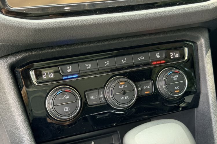 Used Volkswagen Tiguan L 2019 380TSI Automatic All-Wheel Drive R-Line Flagship 7-Seater China VI Standard Interior 3