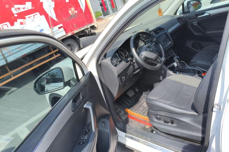 Used Volkswagen Tiguan L 2019 330TSI Automatic Two-Wheel Drive Smart Luxury Version China VI Standard Interior 3