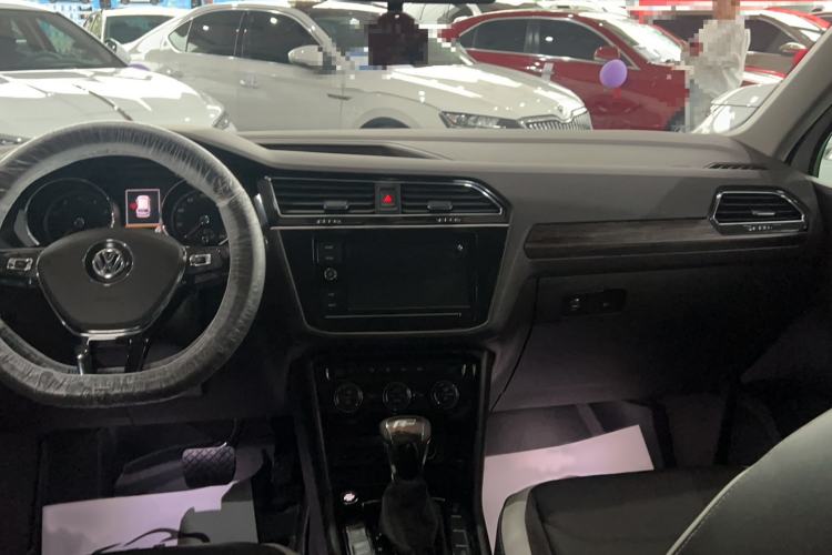 Used Volkswagen Tiguan L 2019 280TSI Automatic Two-Wheel Drive Panoramic Comfort Edition China V Standard Interior 3