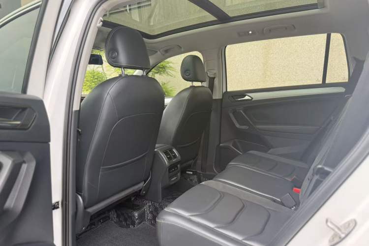 Used Volkswagen Tiguan L 2019 Updated Version 330TSI Automatic Two-Wheel Drive Panoramic Comfort Edition China VI Standard Interior 3