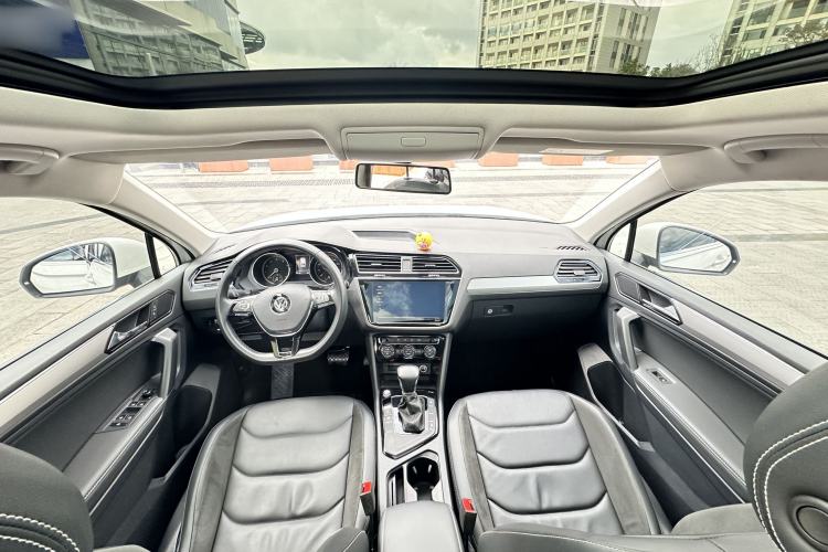 Used Volkswagen Tiguan L 2019 Updated Version 330TSI Automatic Two-Wheel Drive Panoramic Comfort Edition China VI Standard Interior 3