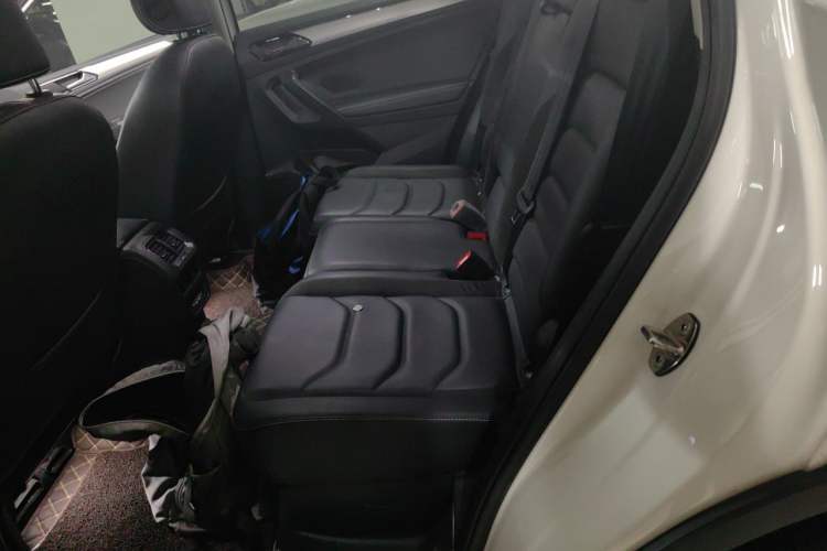 Used Volkswagen Tiguan L 2019 Updated Version 330TSI Automatic Two-Wheel Drive Panoramic Comfort Edition China VI Standard Interior 4