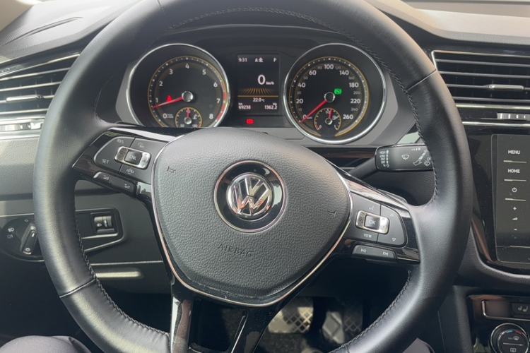 Used Volkswagen Tiguan L 2019 Revised 330TSI Automatic Two-Wheel Drive Smart & Luxury Edition China VI Standard Interior 4