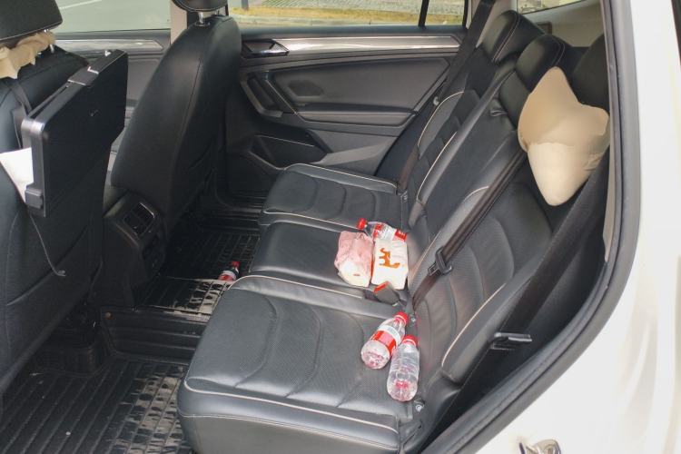 Used Volkswagen Tiguan L 2019 330TSI Automatic Two-Wheel Drive R-Line Flagship Model China VI Standard Interior 4