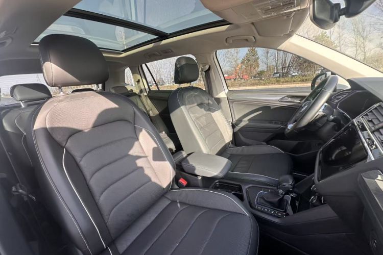 Used Volkswagen Tiguan L 2019 Restyled 330TSI Automatic Two-Wheel Drive R-Line Flagship Version China VI Standard Interior 4