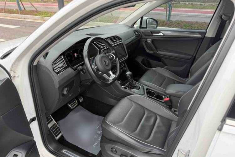 Used Volkswagen Tiguan L 2019 330TSI Automatic Two-Wheel Drive R-Line Flagship Edition China V Standard Interior 5