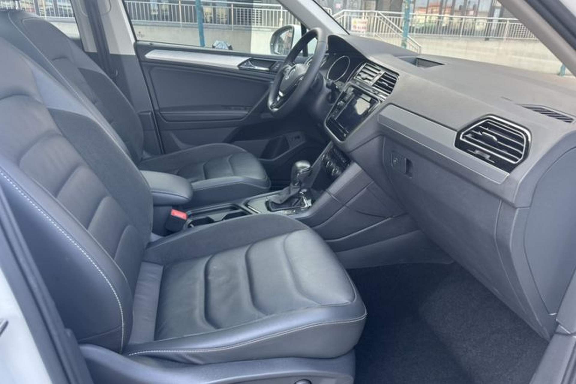 Used Volkswagen Tiguan L 2019 330TSI Automatic Two-Wheel Drive Smart Luxury Version China VI Standard Interior 5