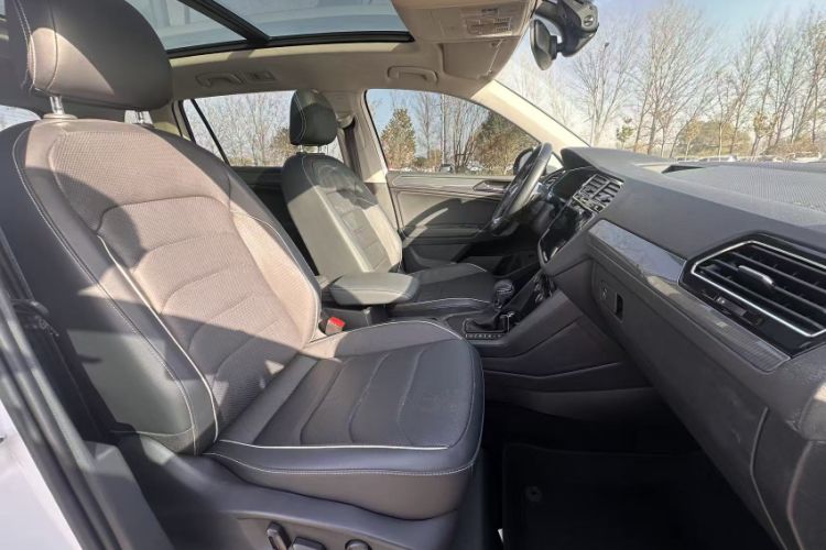 Used Volkswagen Tiguan L 2019 Restyled 330TSI Automatic Two-Wheel Drive R-Line Flagship Version China VI Standard Interior 5