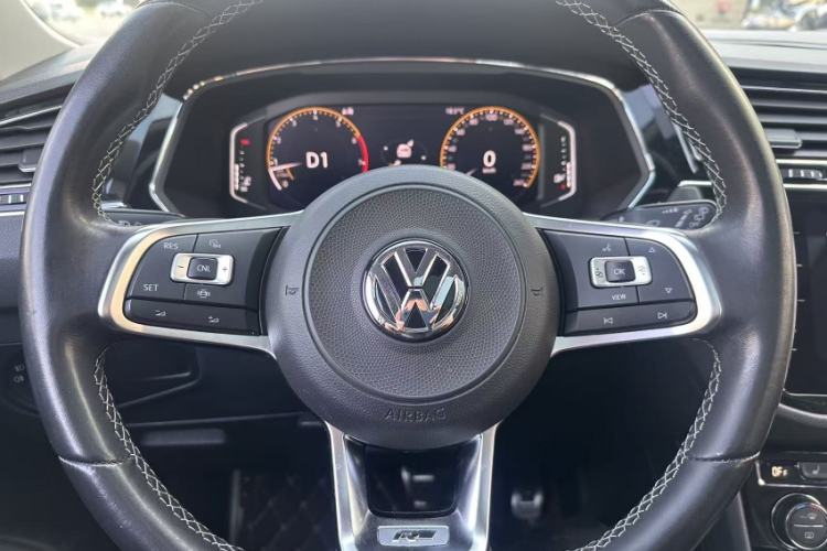 Used Volkswagen Tiguan L 2019 Restyled 330TSI Automatic Two-Wheel Drive R-Line Flagship Version China VI Standard Interior 6