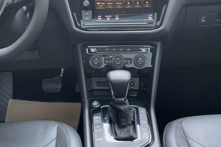 Used Volkswagen Tiguan L 2019 330TSI Automatic Two-Wheel Drive Panoramic Comfort Edition China VI Standard Interior 7